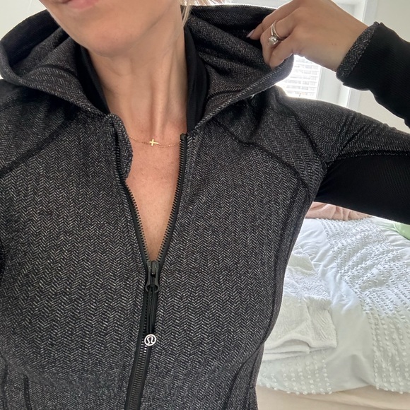 Lulu Lemon zip up jacket - Picture 4 of 5